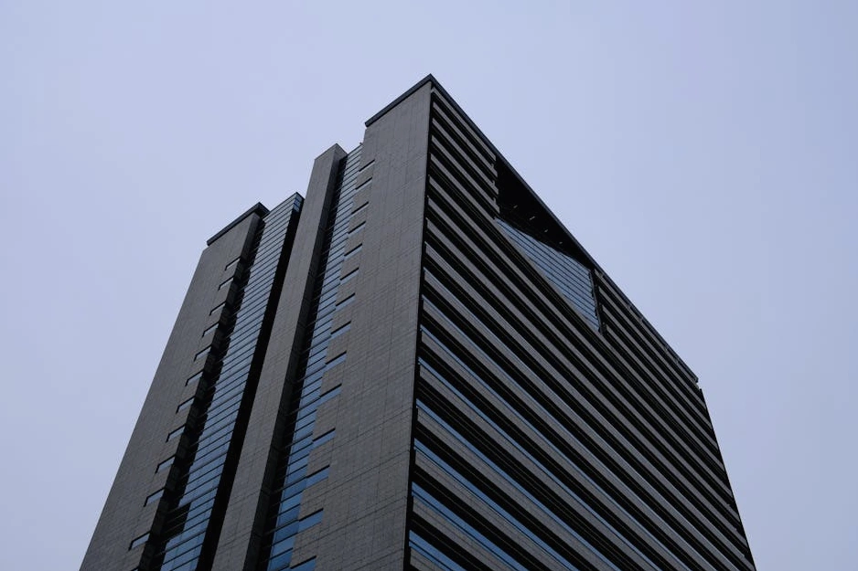 Nowoczesne biuro z widokiem na panoramę miasta